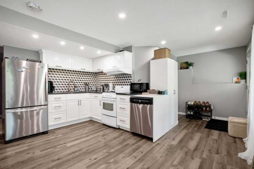 141 Somerset Circle Sw, Calgary, AB - Indoor Photo Showing Kitchen With Stainless Steel Kitchen