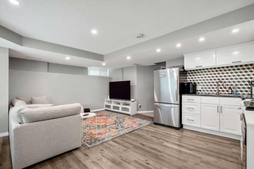 141 Somerset Circle Sw, Calgary, AB - Indoor