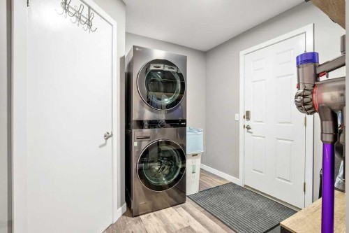 141 Somerset Circle Sw, Calgary, AB - Indoor Photo Showing Laundry Room