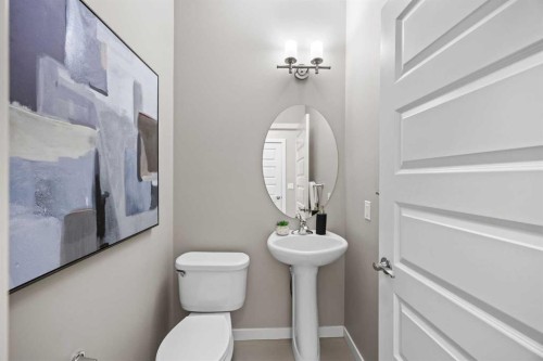 29 Aspen Summit Point Sw, Calgary, AB - Indoor Photo Showing Bathroom