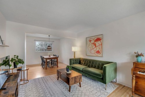 254 Hendon Drive Nw, Calgary, AB - Indoor Photo Showing Living Room