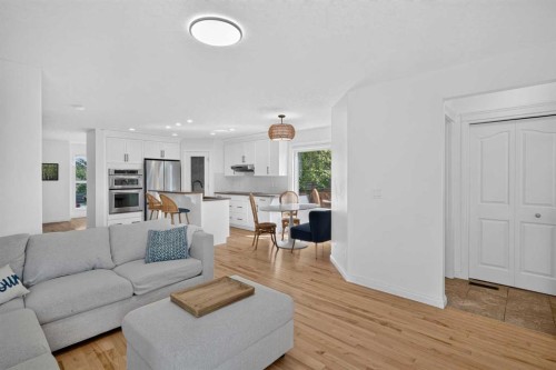 79 Autumn Green Se, Calgary, AB - Indoor Photo Showing Living Room