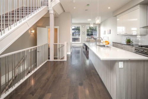 464 29 Avenue Nw, Calgary, AB - Indoor Photo Showing Kitchen With Upgraded Kitchen