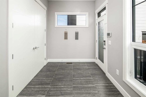 464 29 Avenue Nw, Calgary, AB - Indoor Photo Showing Other Room