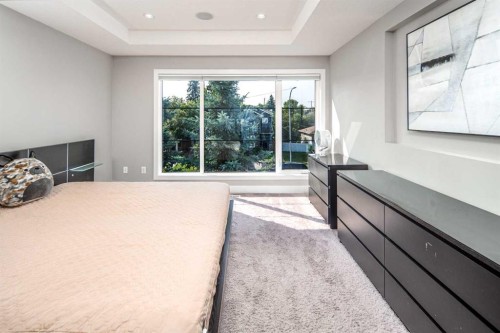 464 29 Avenue Nw, Calgary, AB - Indoor Photo Showing Bedroom