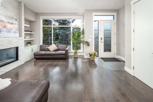 464 29 Avenue Nw, Calgary, AB - Indoor Photo Showing Living Room With Fireplace