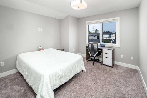 464 29 Avenue Nw, Calgary, AB - Indoor Photo Showing Bedroom