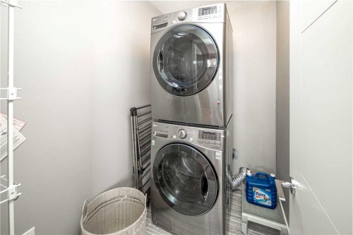 464 29 Avenue Nw, Calgary, AB - Indoor Photo Showing Laundry Room