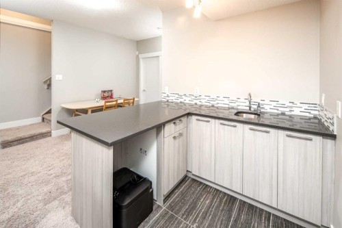 464 29 Avenue Nw, Calgary, AB - Indoor Photo Showing Other Room