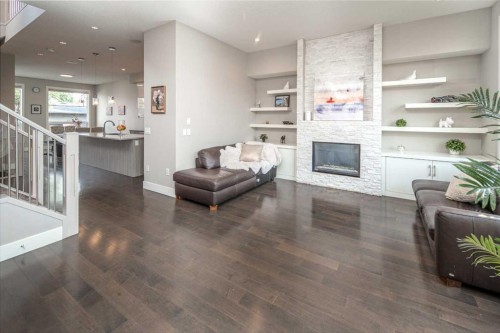 464 29 Avenue Nw, Calgary, AB - Indoor Photo Showing Living Room With Fireplace