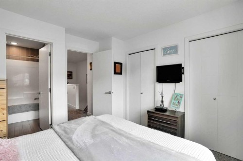 984 Walden Drive Se, Calgary, AB - Indoor Photo Showing Bedroom