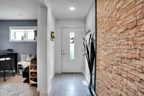 984 Walden Drive Se, Calgary, AB - Indoor Photo Showing Other Room