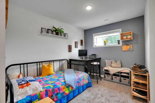 984 Walden Drive Se, Calgary, AB - Indoor Photo Showing Bedroom