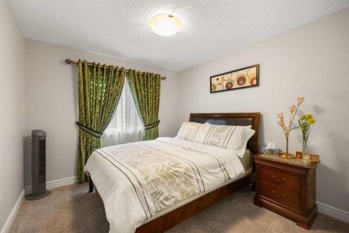 183 Aspen Acres Manor Sw, Calgary, AB - Indoor Photo Showing Bedroom