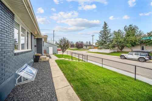 703 Millar Road Ne, Calgary, AB - Outdoor