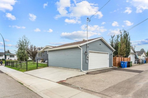 703 Millar Road Ne, Calgary, AB - Outdoor