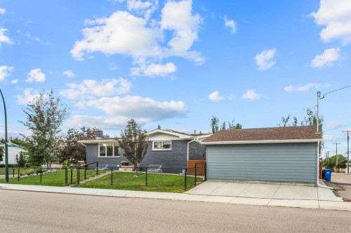703 Millar Road Ne, Calgary, AB - Outdoor