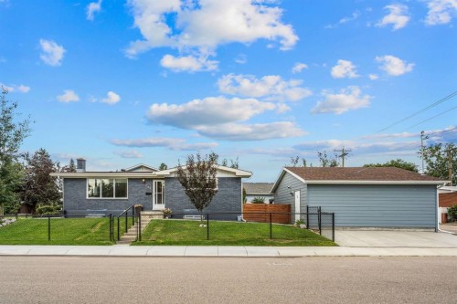703 Millar Road Ne, Calgary, AB - Outdoor