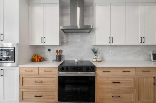 62 Southborough Crescent, Cochrane, AB - Indoor Photo Showing Kitchen