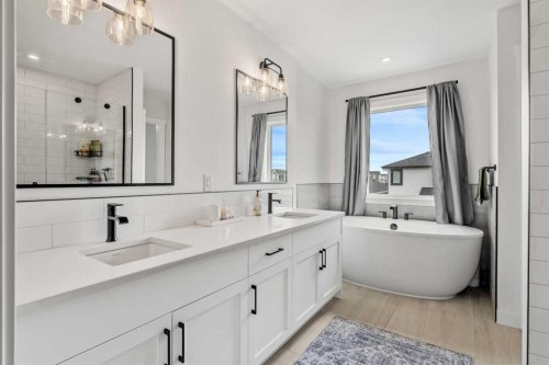 62 Southborough Crescent, Cochrane, AB - Indoor Photo Showing Bathroom