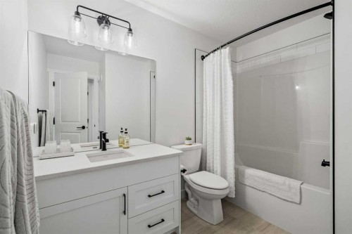 62 Southborough Crescent, Cochrane, AB - Indoor Photo Showing Bathroom