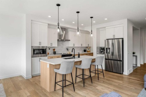 62 Southborough Crescent, Cochrane, AB - Indoor Photo Showing Kitchen With Upgraded Kitchen