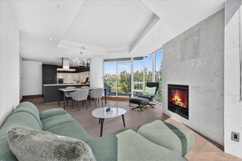 302-738 1 Avenue Sw, Calgary, AB - Indoor Photo Showing Living Room With Fireplace