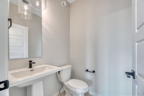 63 Setonvista Grove Se, Calgary, AB - Indoor Photo Showing Bathroom