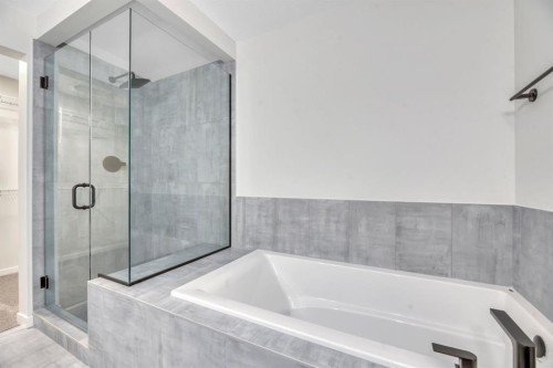 63 Setonvista Grove Se, Calgary, AB - Indoor Photo Showing Bathroom