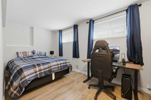 32 Beddington Rise Ne, Calgary, AB - Indoor Photo Showing Bedroom