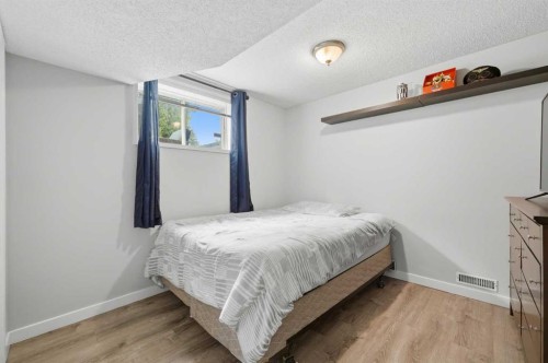 32 Beddington Rise Ne, Calgary, AB - Indoor Photo Showing Bedroom