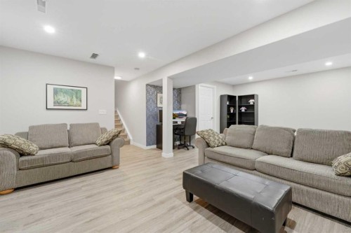 32 Beddington Rise Ne, Calgary, AB - Indoor Photo Showing Living Room
