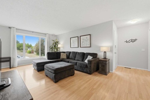 32 Beddington Rise Ne, Calgary, AB - Indoor Photo Showing Living Room