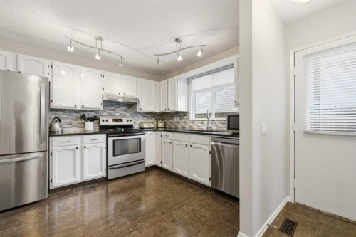32 Beddington Rise Ne, Calgary, AB - Indoor Photo Showing Kitchen With Upgraded Kitchen