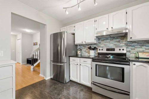 32 Beddington Rise Ne, Calgary, AB - Indoor Photo Showing Kitchen