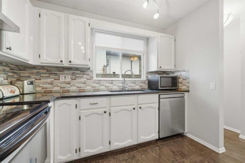 32 Beddington Rise Ne, Calgary, AB - Indoor Photo Showing Kitchen