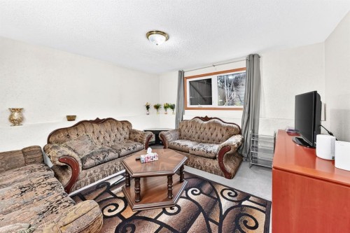 983 Rundlecairn Way Ne, Calgary, AB - Indoor Photo Showing Living Room