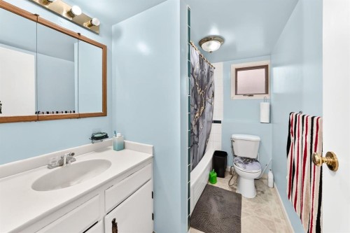 983 Rundlecairn Way Ne, Calgary, AB - Indoor Photo Showing Bathroom