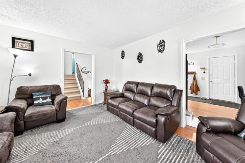 983 Rundlecairn Way Ne, Calgary, AB - Indoor Photo Showing Living Room