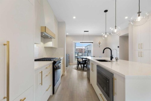 830 81 Street Sw, Calgary, AB - Indoor Photo Showing Kitchen With Upgraded Kitchen
