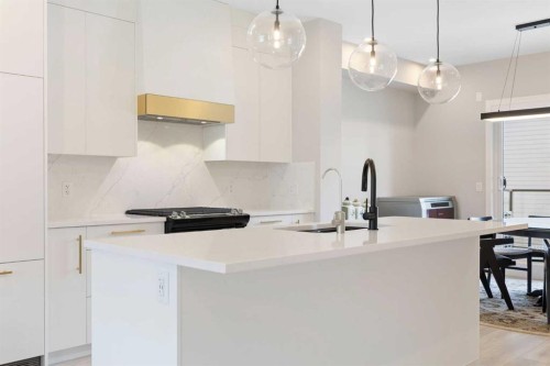 830 81 Street Sw, Calgary, AB - Indoor Photo Showing Kitchen With Upgraded Kitchen