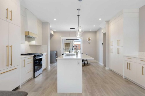 830 81 Street Sw, Calgary, AB - Indoor Photo Showing Kitchen With Upgraded Kitchen