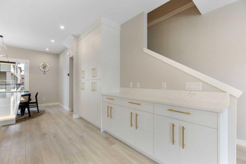830 81 Street Sw, Calgary, AB - Indoor Photo Showing Other Room