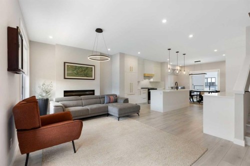 830 81 Street Sw, Calgary, AB - Indoor Photo Showing Living Room