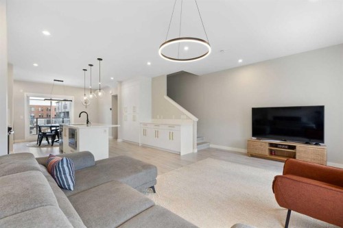 830 81 Street Sw, Calgary, AB - Indoor Photo Showing Living Room