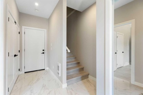 830 81 Street Sw, Calgary, AB - Indoor Photo Showing Other Room