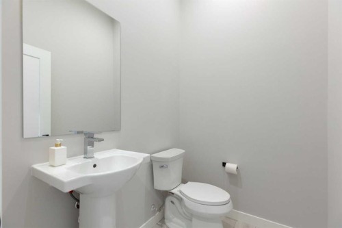 830 81 Street Sw, Calgary, AB - Indoor Photo Showing Bathroom