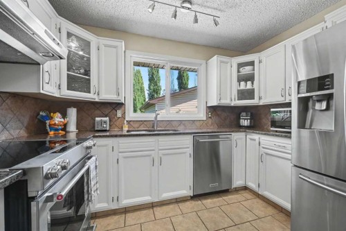 231 Cedarille Green Sw, Calgary, AB 