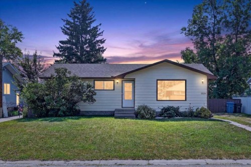 1329 Osler Street  Carstairs, AB T0M 0N0
