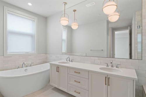 203-275 Lebel Crescent Nw, Calgary, AB - Indoor Photo Showing Bathroom
